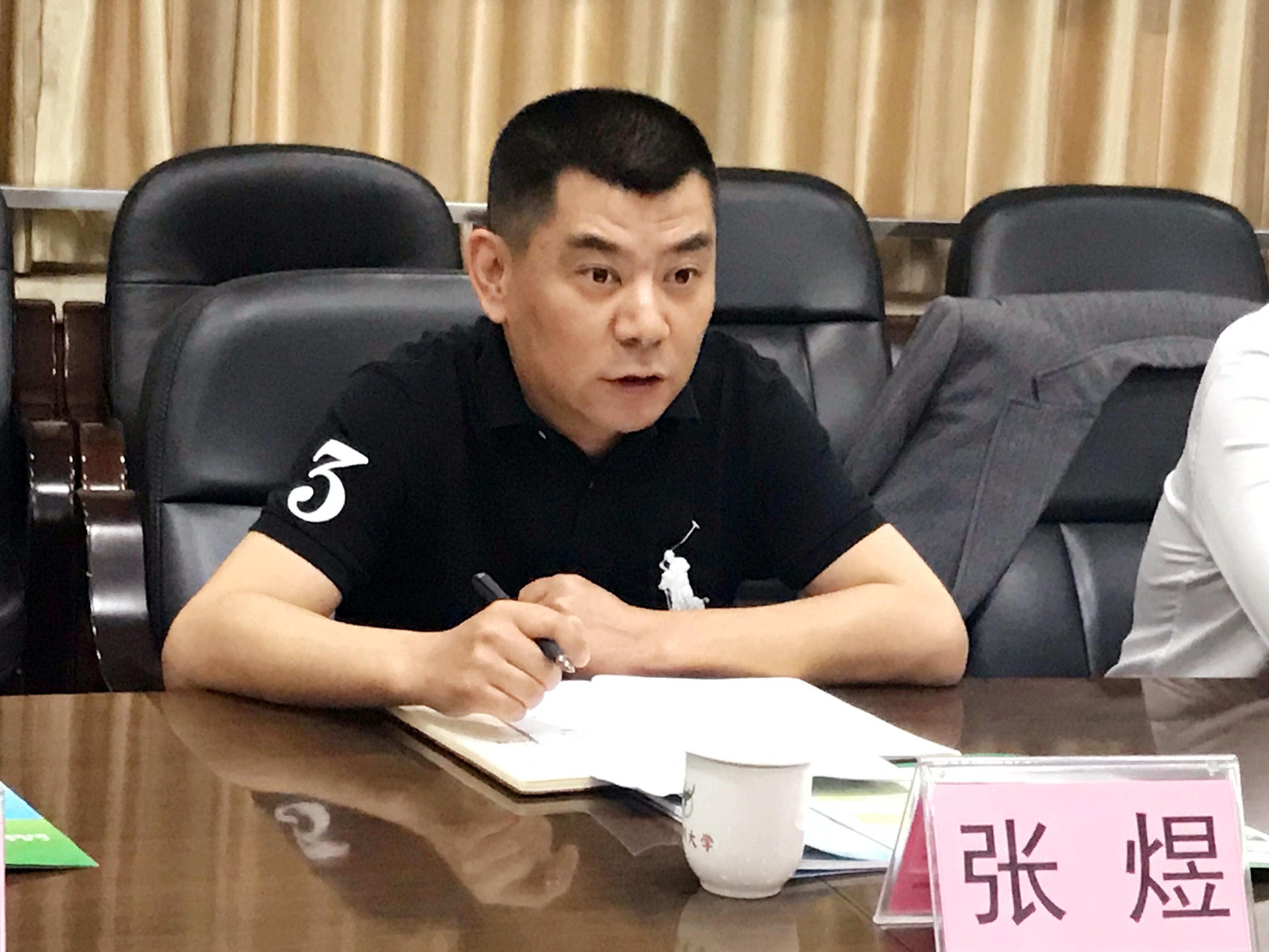 (广州大学研究生院常务副院长唐春明主持会议)会上,唐春明常务副院长